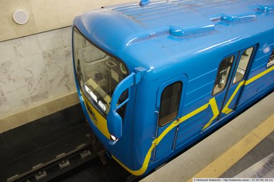 Новенький поїзд, вид зверху | NIKON CORPORATION NIKON D3100 | 18 mm | 1/20 s | f/3.5 | ISO400